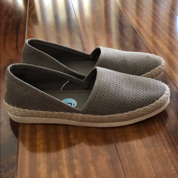 Shoes - Picture 3 of 5